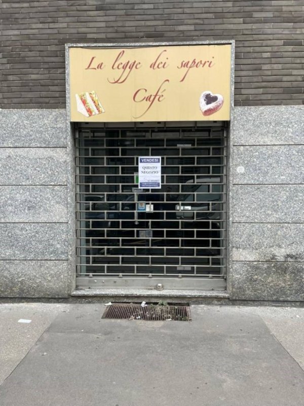 negozio in vendita a Milano in zona Guastalla