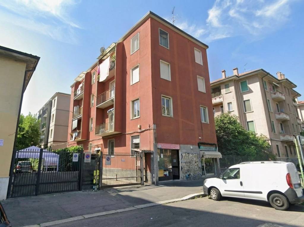appartamento in vendita a Milano in zona Famagosta