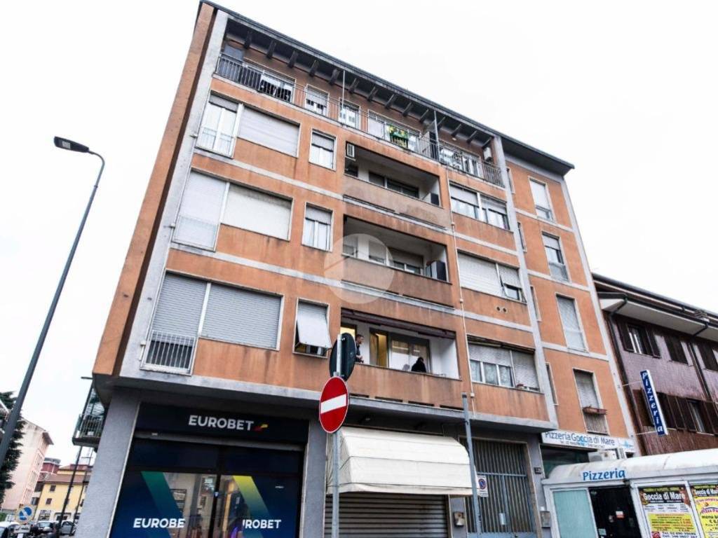 appartamento in vendita a Milano in zona Baggio