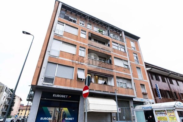 appartamento in vendita a Milano in zona Baggio