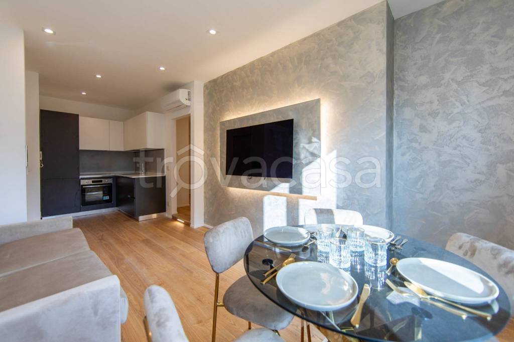 appartamento in vendita a Milano in zona Lorenteggio