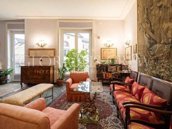 appartamento in vendita a Milano in zona Sant'Ambrogio