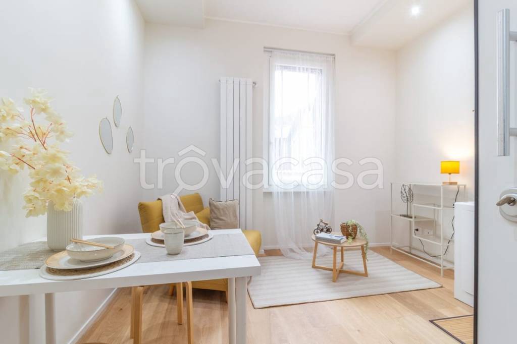 appartamento in vendita a Milano in zona Lambrate