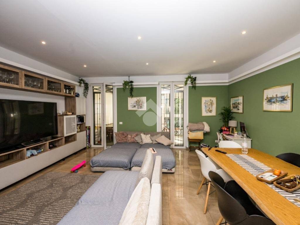 casa indipendente in vendita a Milano in zona Piazzale Lodi