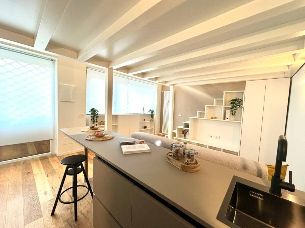 appartamento in vendita a Milano in zona Porta Genova