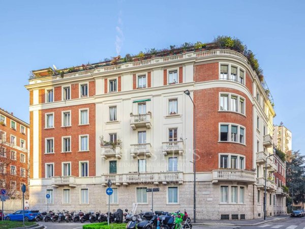 ufficio in vendita a Milano in zona Porta Nuova