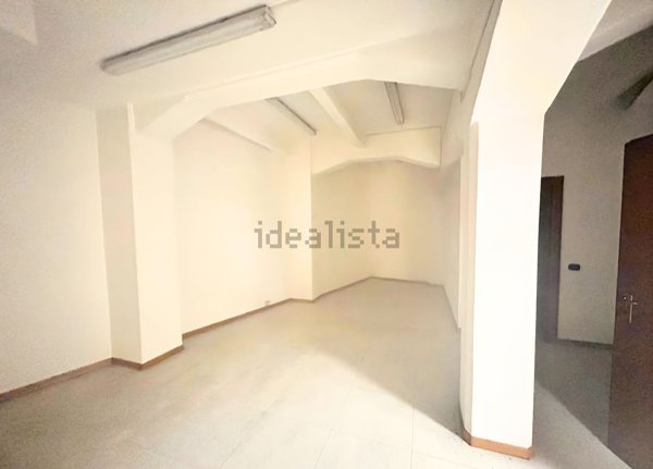 ufficio in vendita a Milano in zona Guastalla