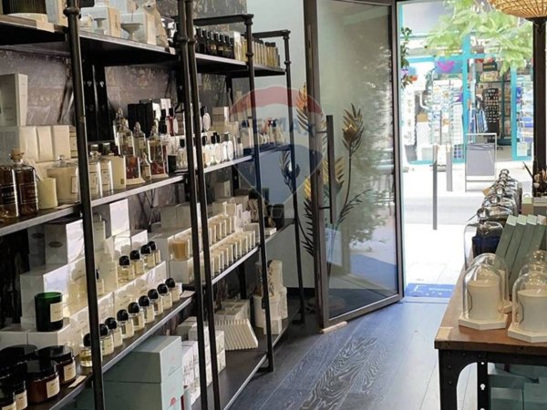 negozio in vendita a Milano in zona Porta Romana