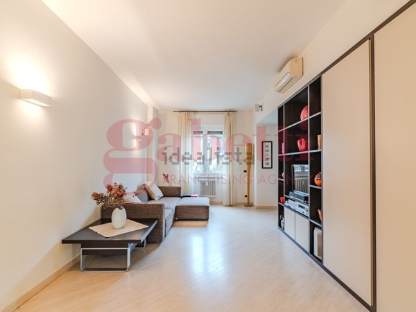 appartamento in vendita a Milano in zona Famagosta
