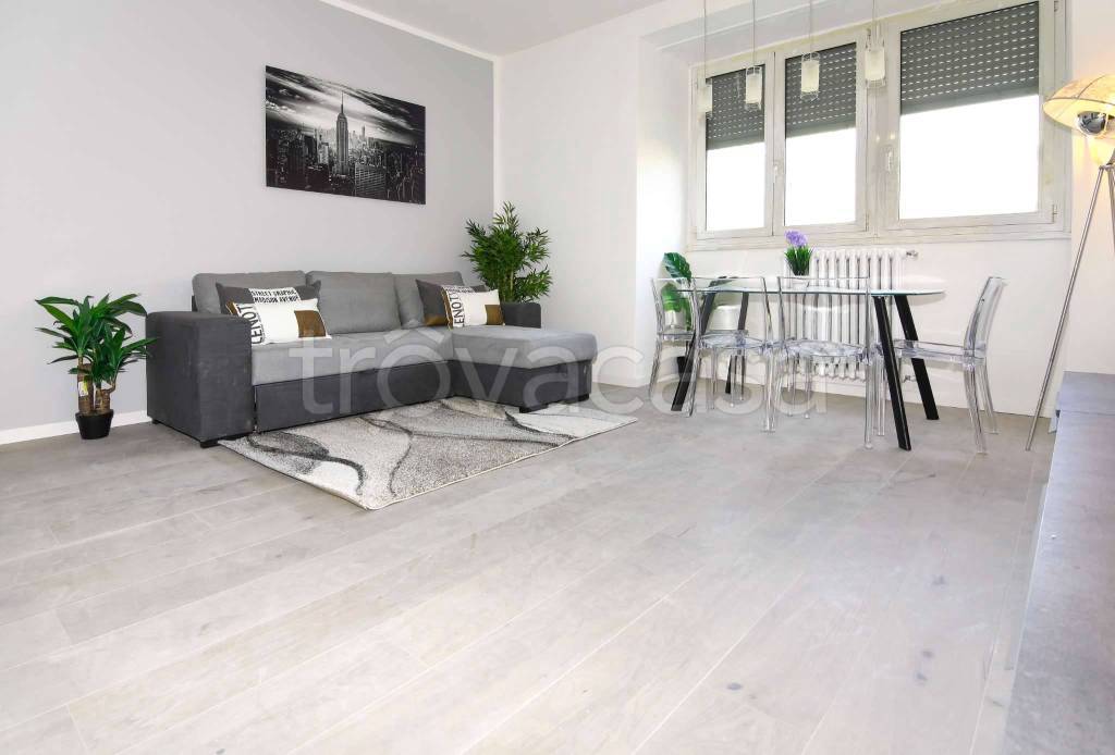 appartamento in vendita a Milano in zona Lorenteggio