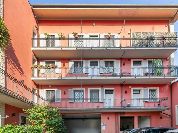 appartamento in vendita a Milano in zona Piazzale Lodi