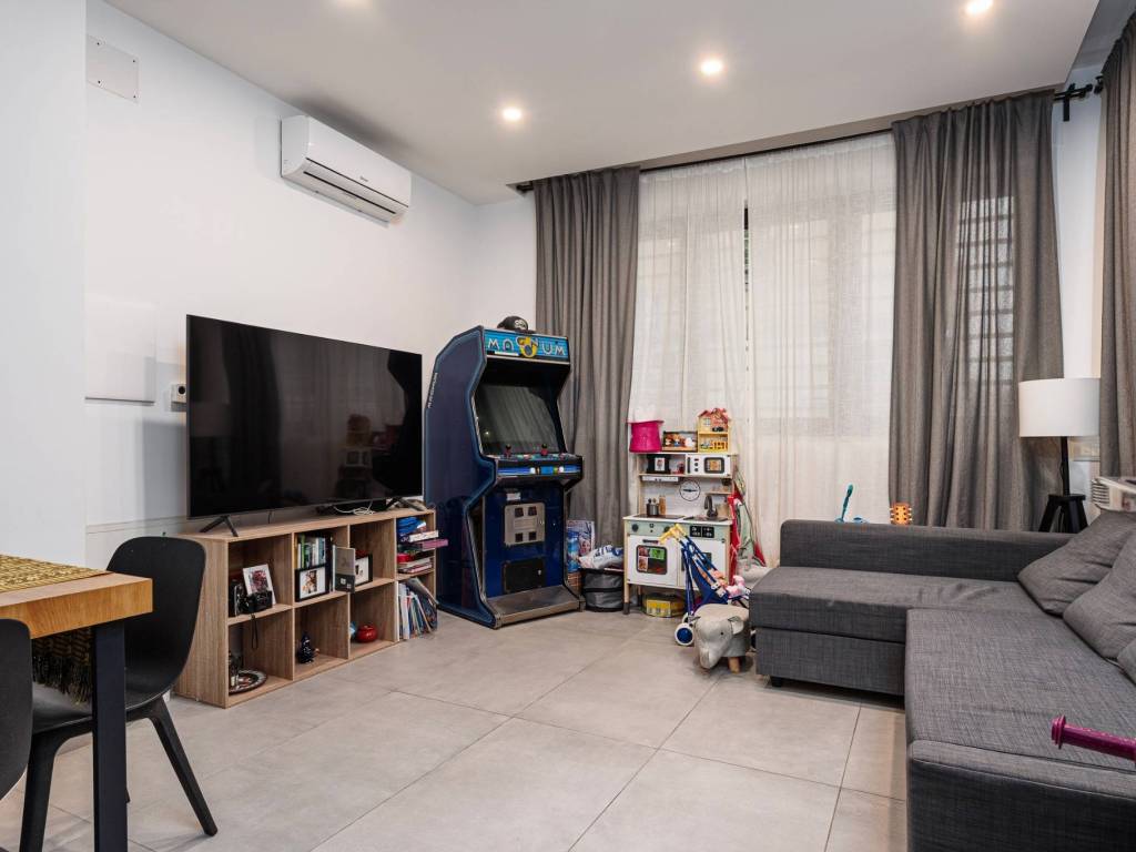 appartamento in vendita a Milano in zona Barona