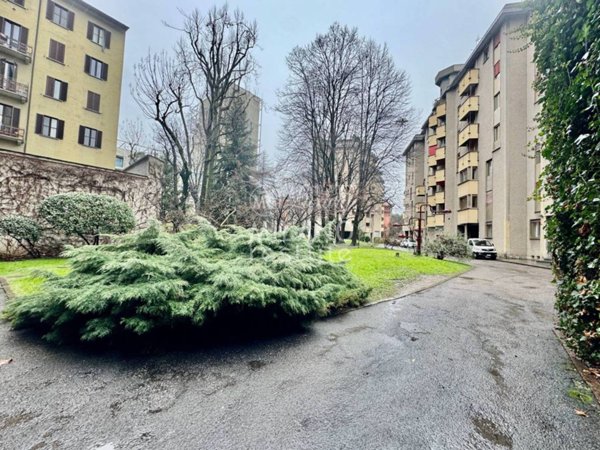 appartamento in vendita a Milano in zona Sempione
