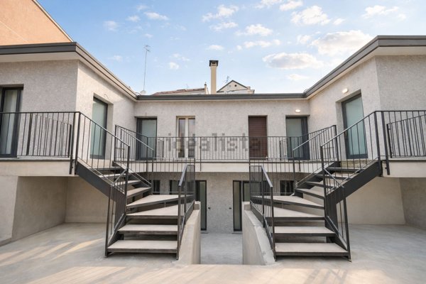 appartamento in vendita a Milano in zona Porta Vittoria