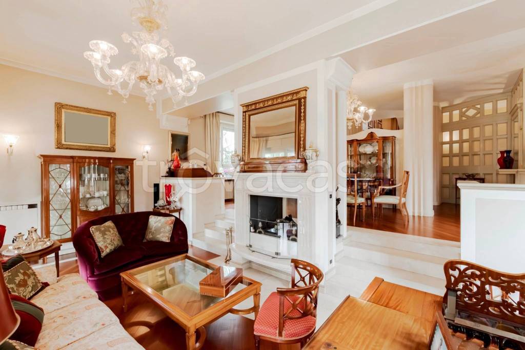 casa indipendente in vendita a Milano in zona Gallaratese