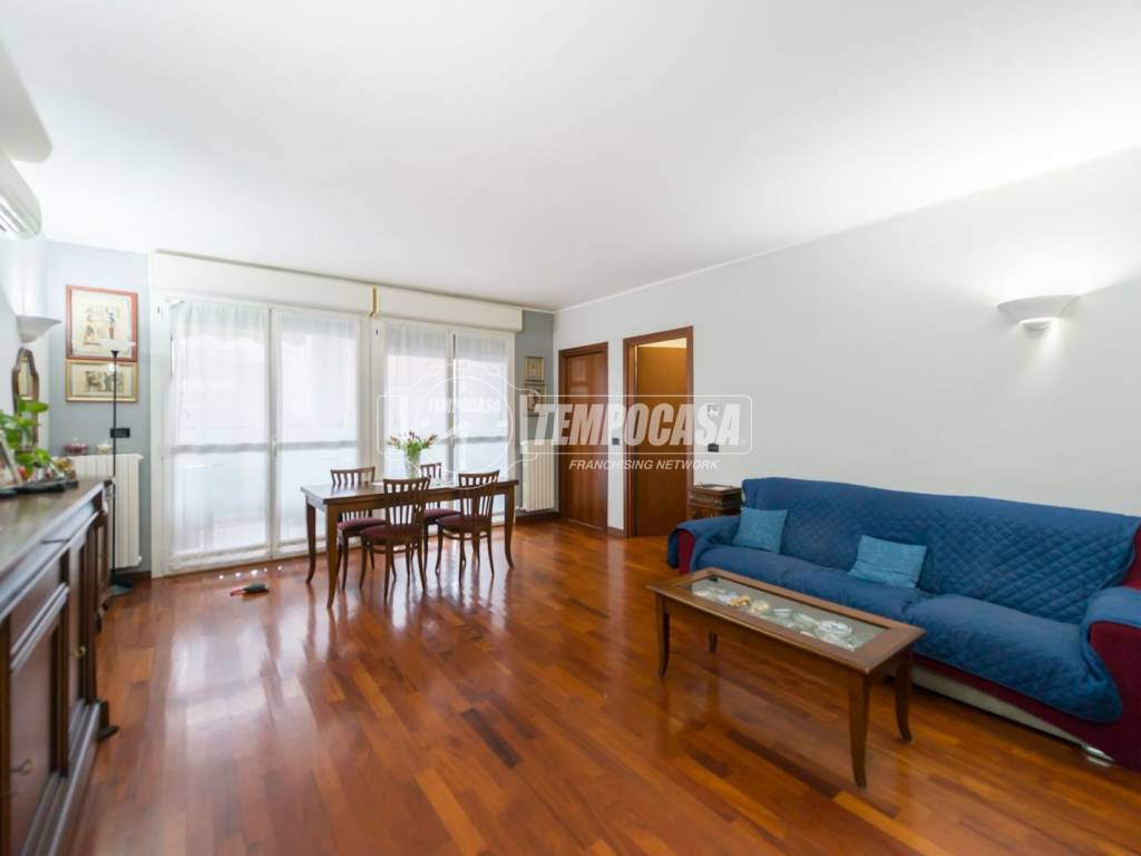 appartamento in vendita a Milano in zona Adriano