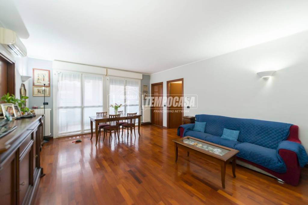 appartamento in vendita a Milano in zona Adriano