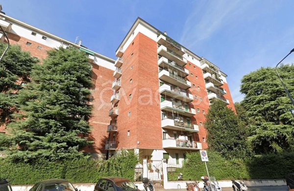 appartamento in vendita a Milano in zona Lorenteggio