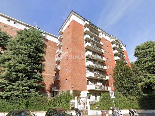 appartamento in vendita a Milano in zona Lorenteggio