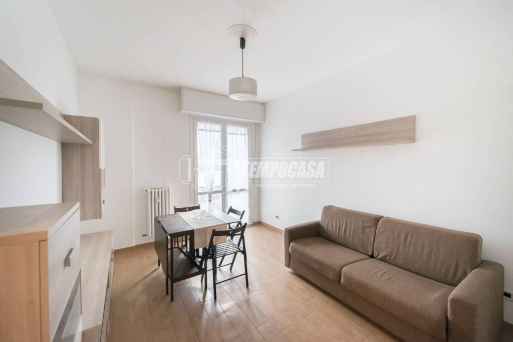 appartamento in vendita a Milano in zona Lorenteggio