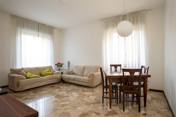 appartamento in vendita a Milano in zona Lorenteggio