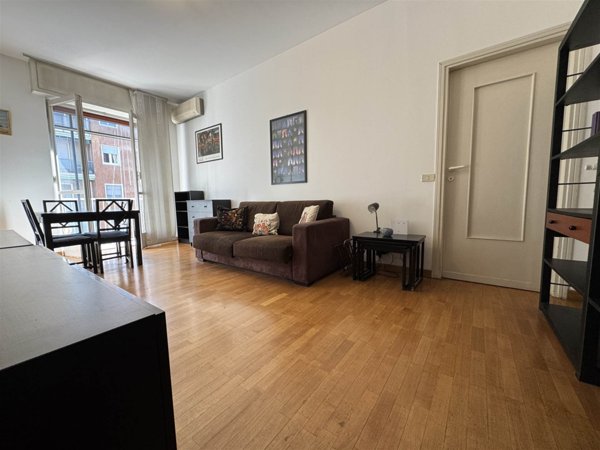 appartamento in vendita a Milano in zona Lorenteggio