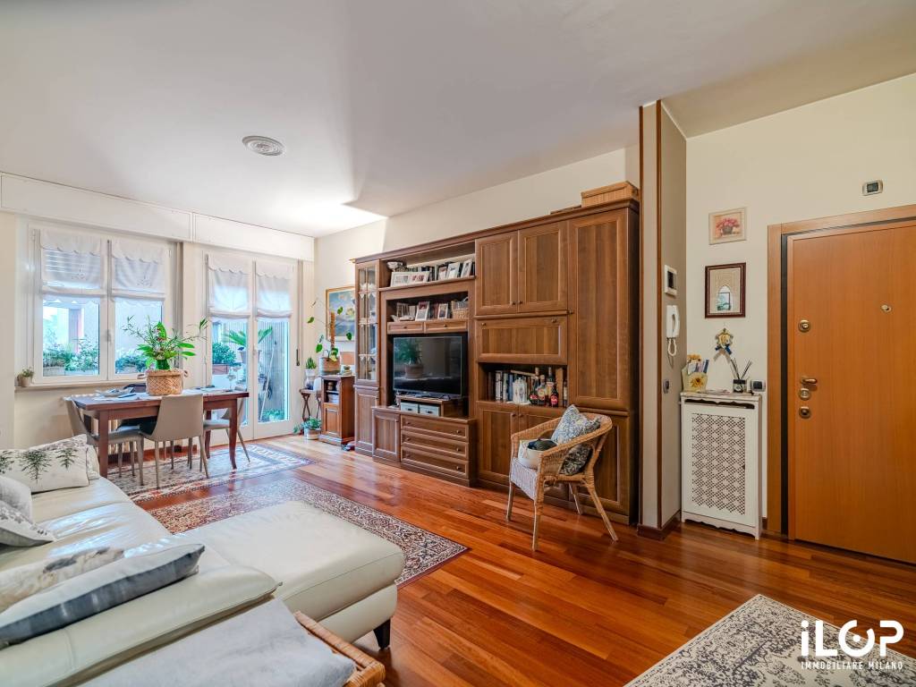 appartamento in vendita a Milano in zona Baggio