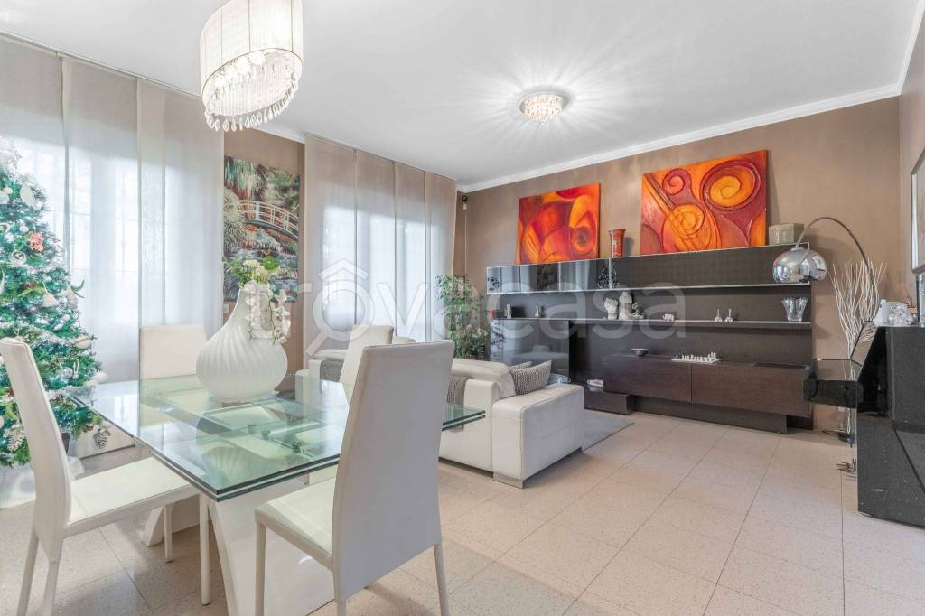 appartamento in vendita a Milano in zona Famagosta