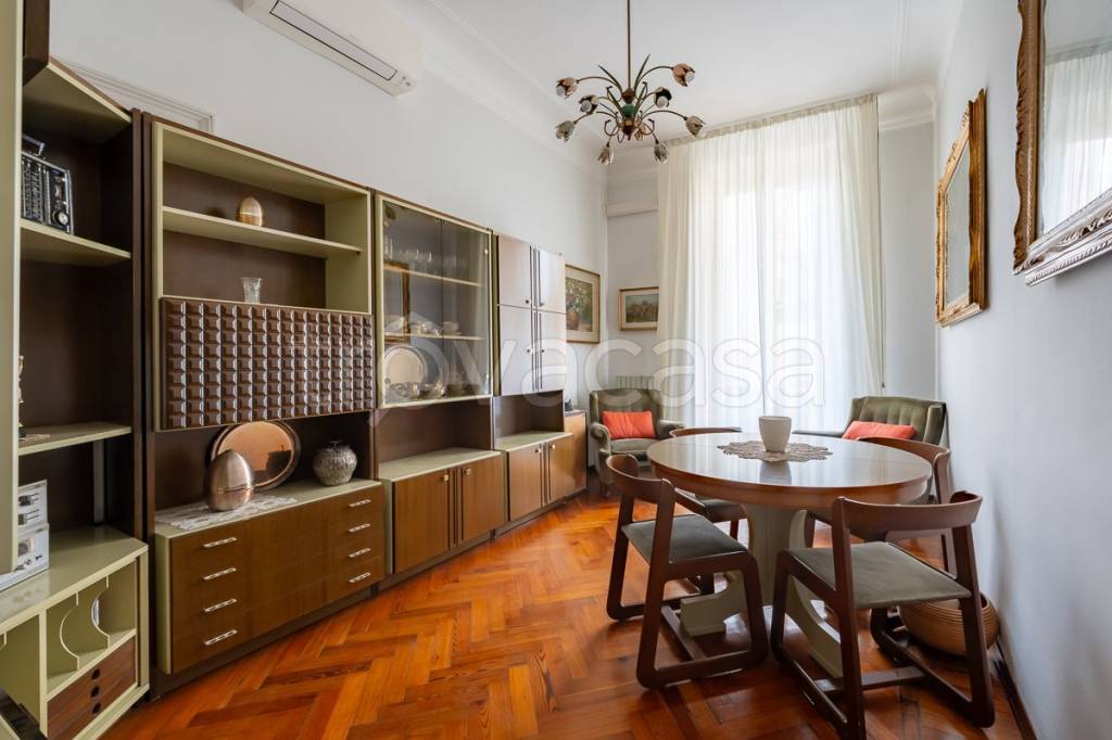 appartamento in vendita a Milano in zona Bocconi