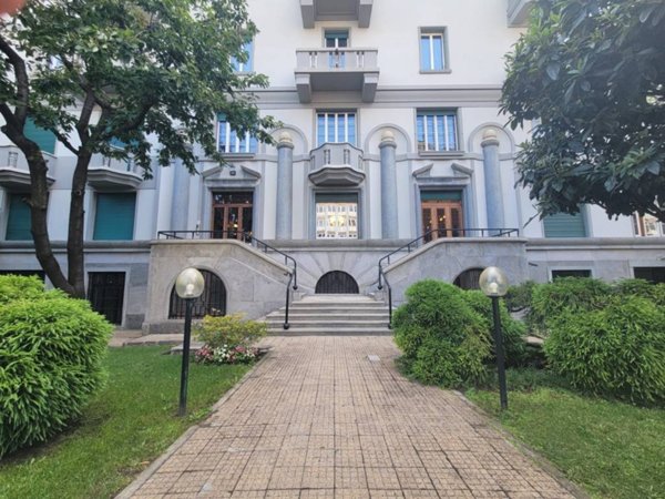ufficio in vendita a Milano in zona Porta Venezia