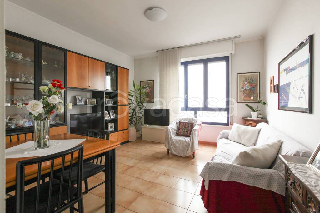 appartamento in vendita a Milano in zona Quartiere degli Olmi