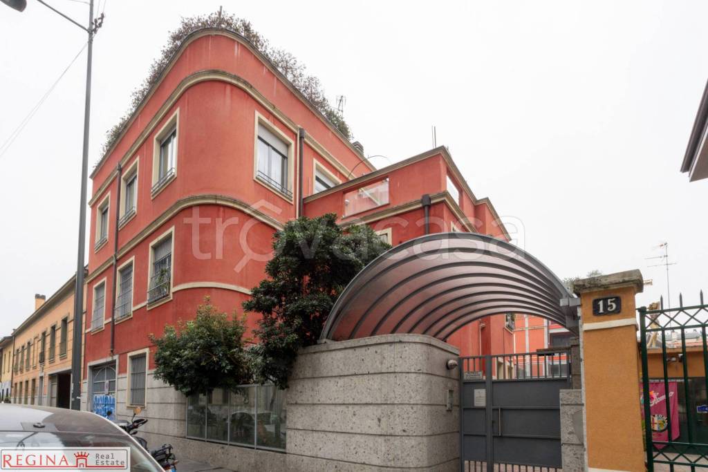 appartamento in vendita a Milano in zona Porta Genova