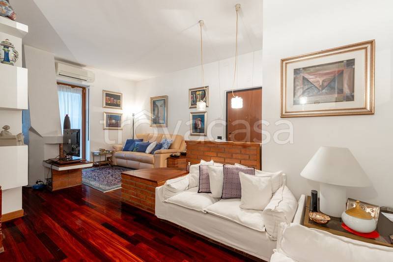 appartamento in vendita a Milano in zona Bocconi