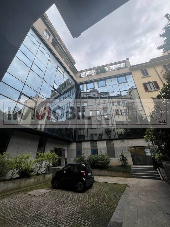 intera palazzina in vendita a Milano in zona Sempione