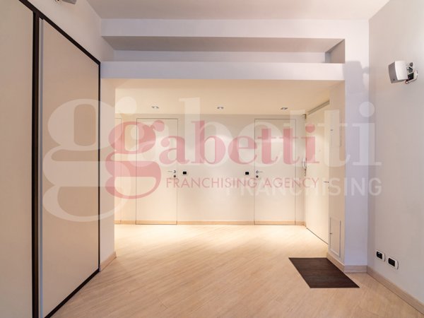 appartamento in vendita a Milano in zona Famagosta