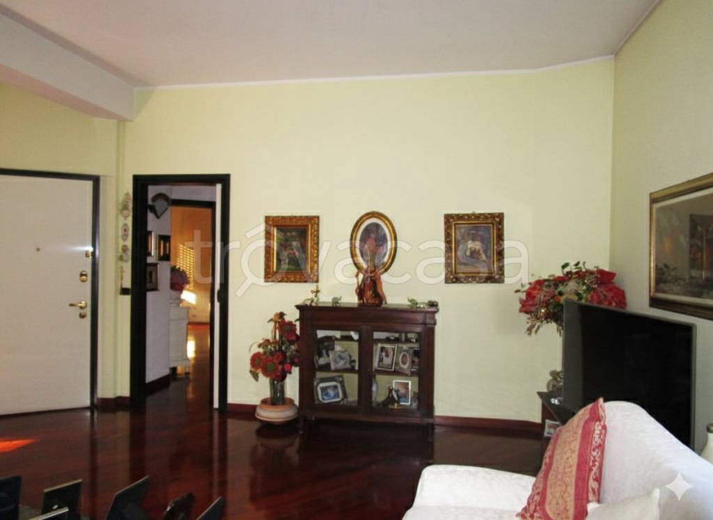 appartamento in vendita a Milano in zona Baggio