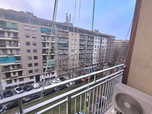 appartamento in vendita a Milano in zona Lorenteggio