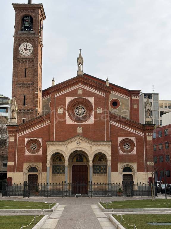 appartamento in vendita a Milano in zona Sant'Ambrogio