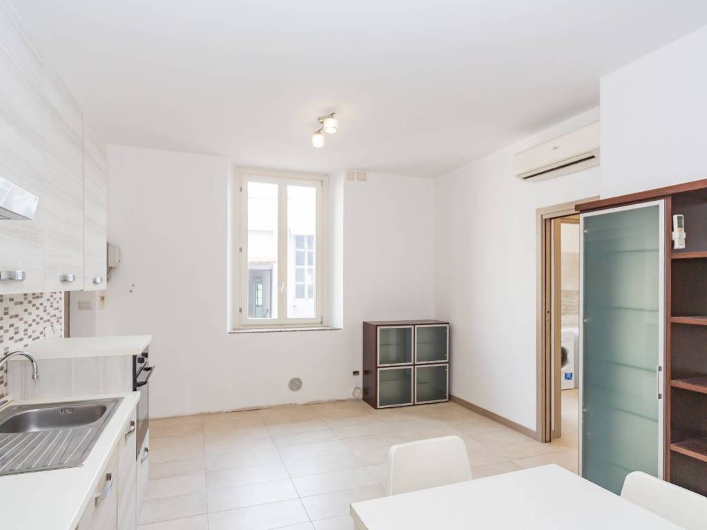 appartamento in vendita a Milano in zona Adriano