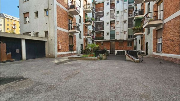 attico in vendita a Milano in zona Stadera