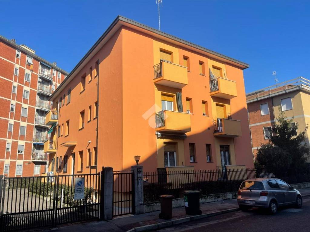 appartamento in vendita a Milano in zona Baggio