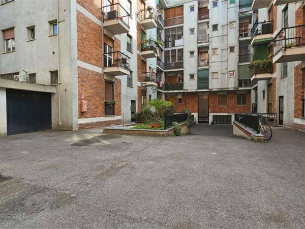 ufficio in vendita a Milano in zona Chiesa Rossa