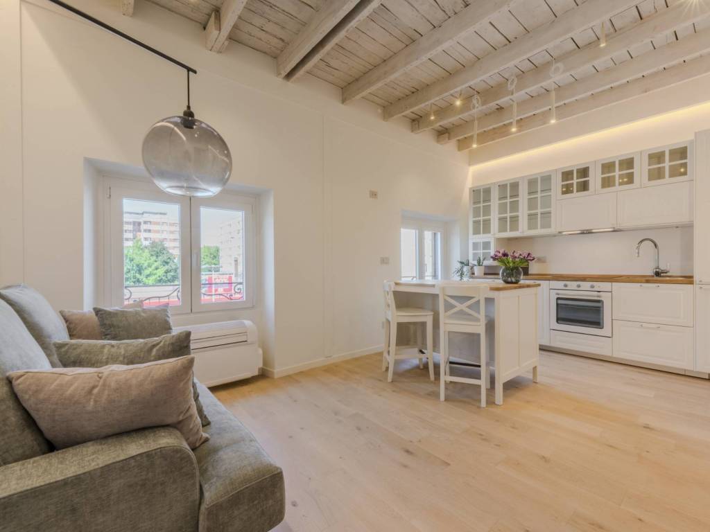 appartamento in vendita a Milano in zona Isola