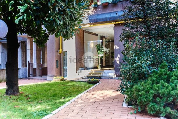 appartamento in vendita a Milano in zona Lorenteggio