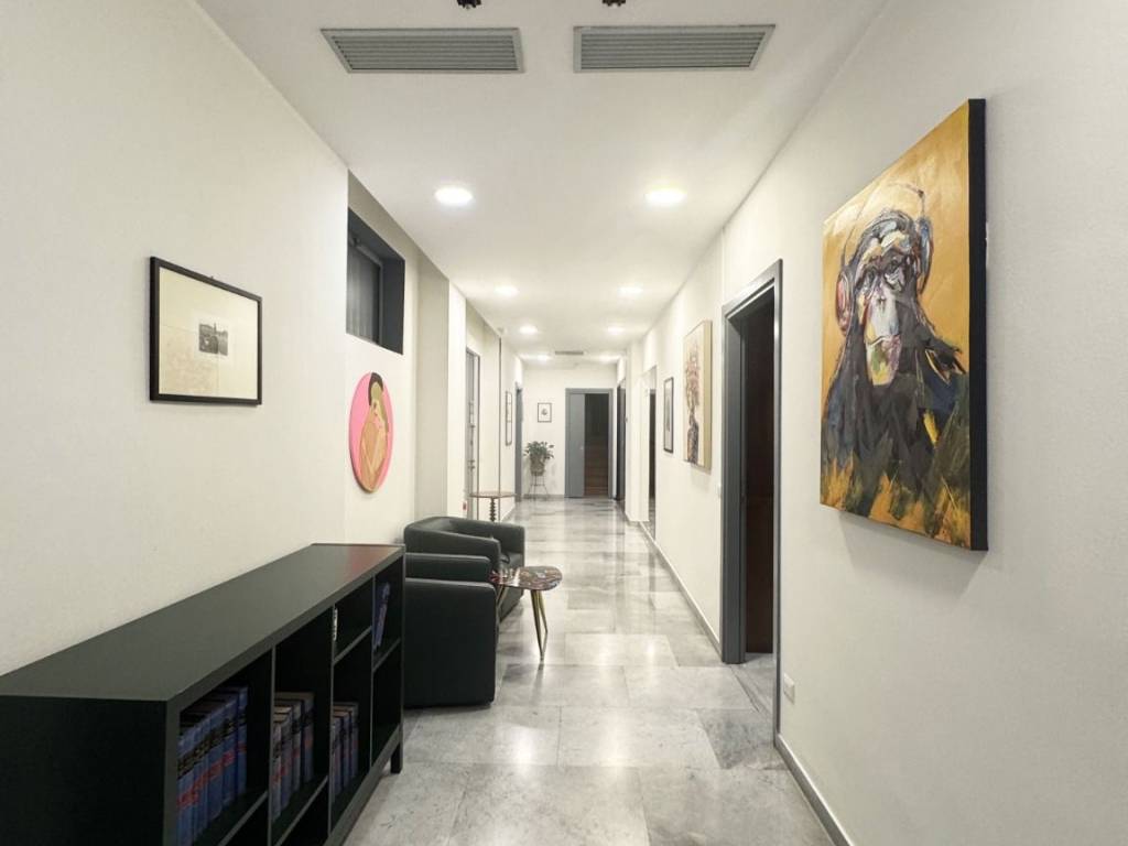 ufficio in vendita a Milano in zona Guastalla