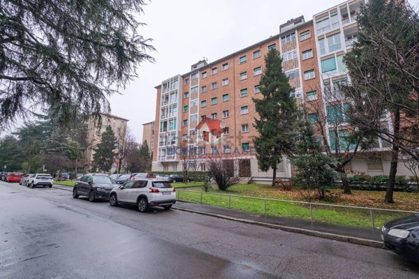 appartamento in vendita a Milano in zona Gallaratese