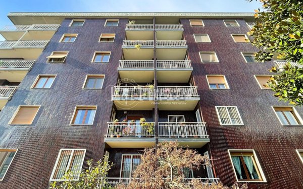 appartamento in vendita a Milano in zona Lambrate