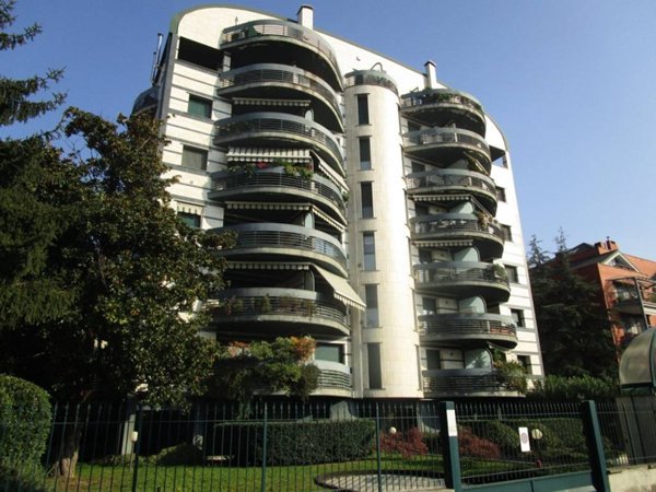 appartamento in vendita a Milano in zona Baggio