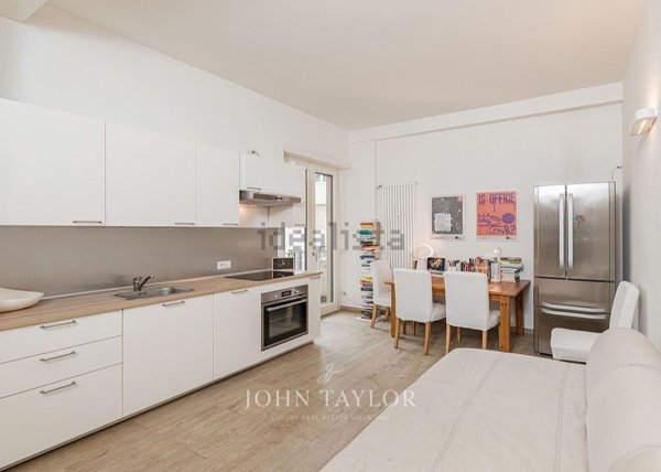 appartamento in vendita a Milano in zona Porta Nuova