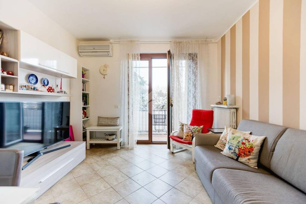 appartamento in vendita a Milano in zona Prato Centenaro